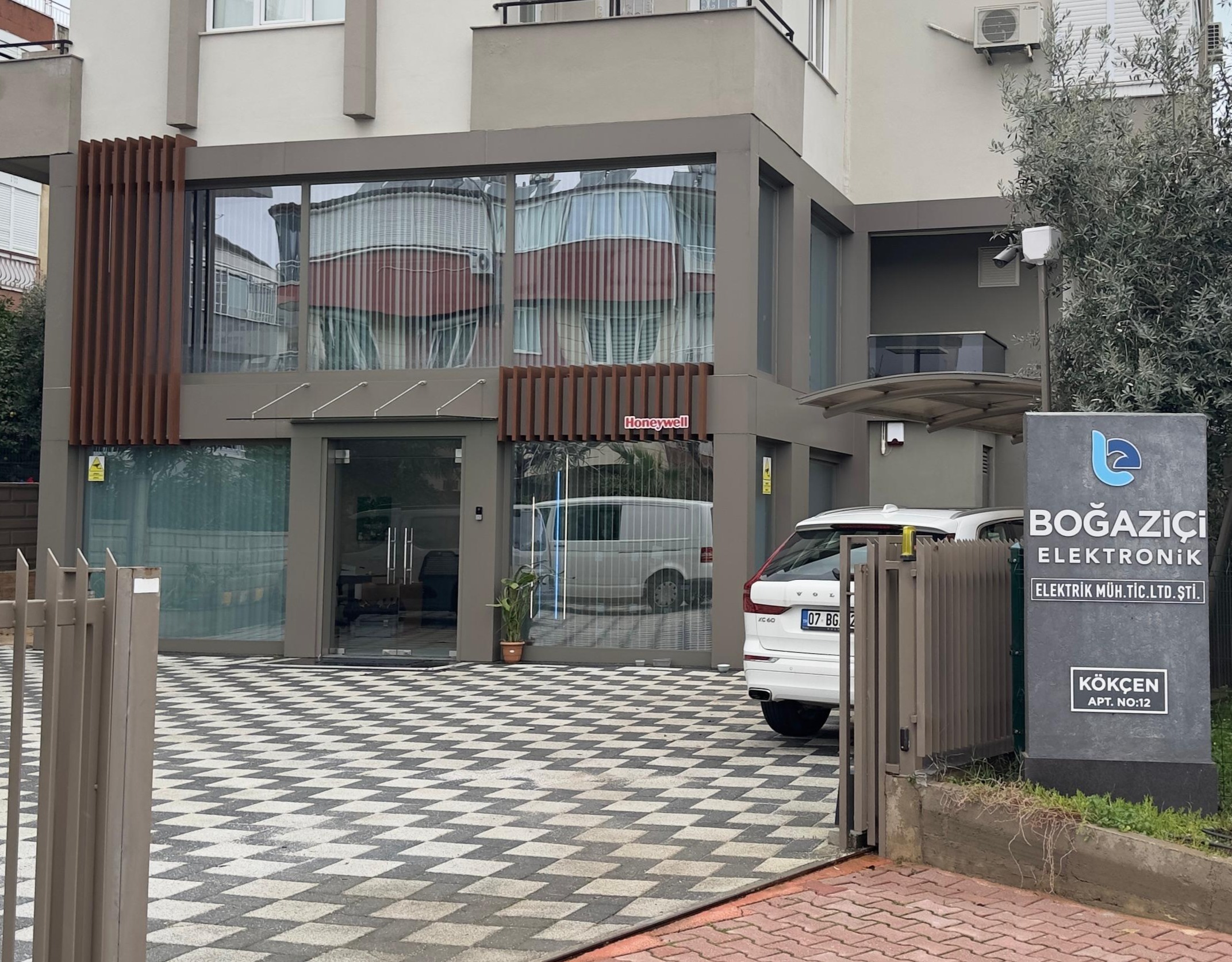 a85d61b6-4df3-46ce-ae75-5f6c9b75076f